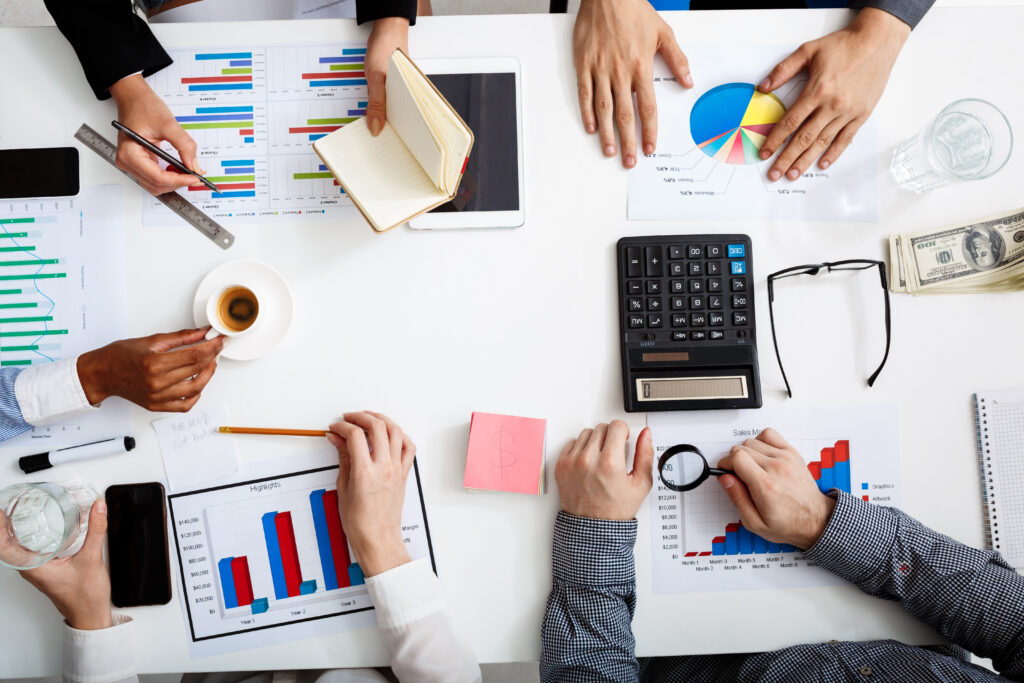 UK accounting professionals using cloud-based software and AI tools for digital transformation