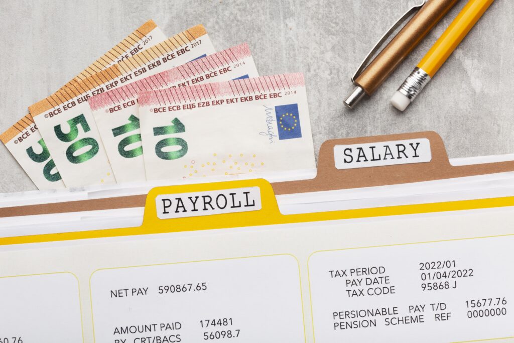 Impact of AI upon payroll processes improving efficiency and compliance in modern businesses.
