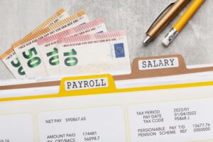Impact of AI upon payroll processes improving efficiency and compliance in modern businesses.